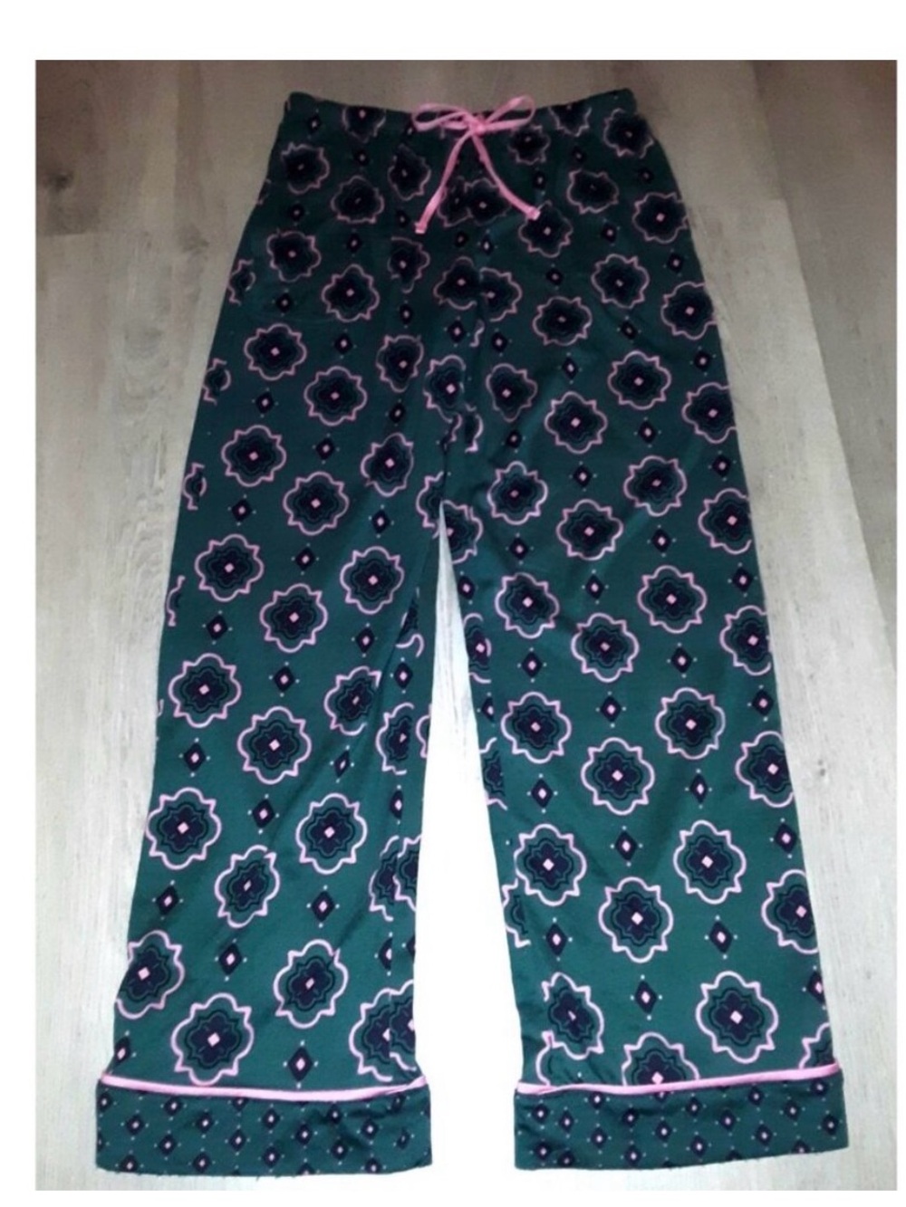 Room Service Shawl Collar Green and Pink Geometric Print Pajamas Set Size Small - Picture 5 of 6